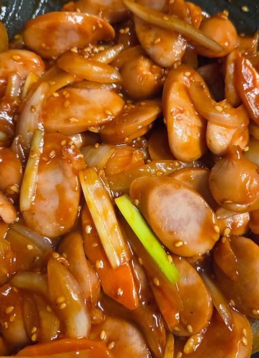 케찹에 버무린 소시지 야채볶음 완성