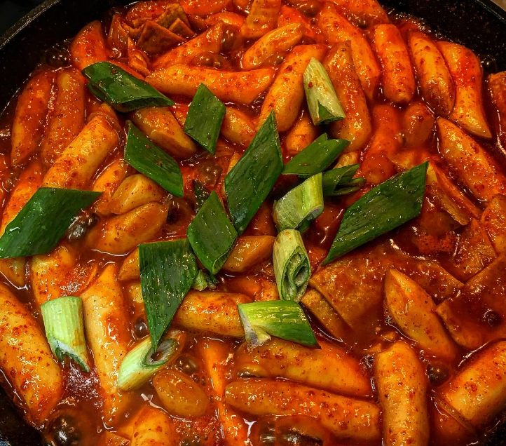 파를 올린 엽떡 스타일 떡볶이 완성